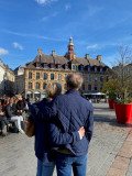 Couple observant la Vieille Bourse