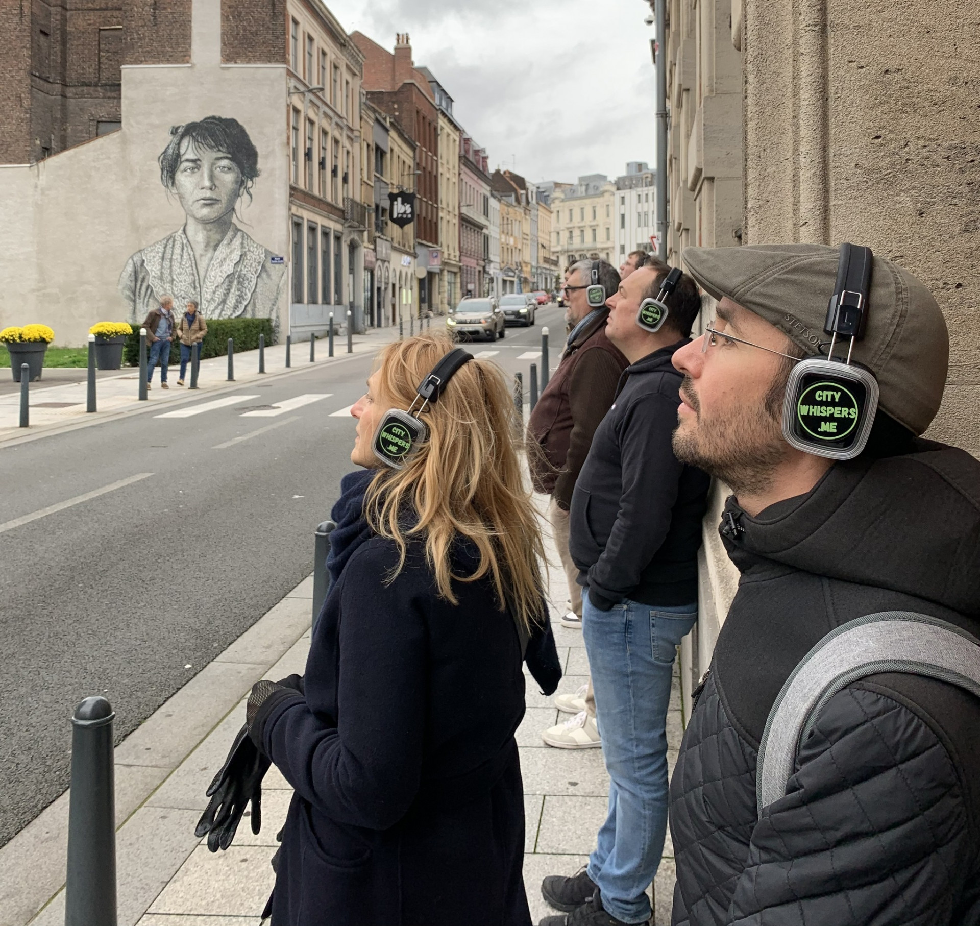 visiteurs-avec-casque-audio-human-space