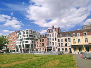 Maisons et immeubles avenue du Peuple belge