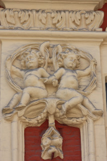 Angelots sur une façade lilloise