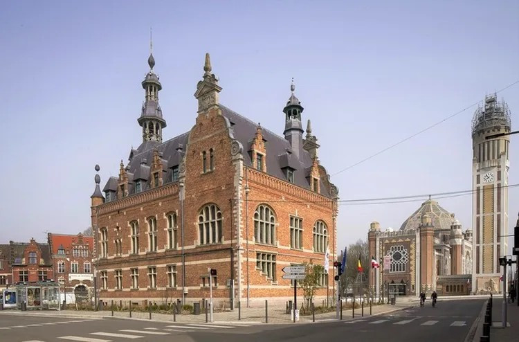 comines-et-sa-grand-place-885246