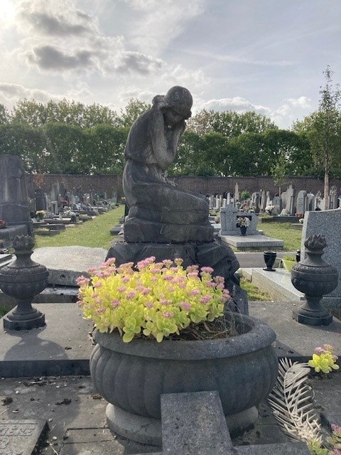 visuel-femme-cimeti-re-ana-sjonas-819205